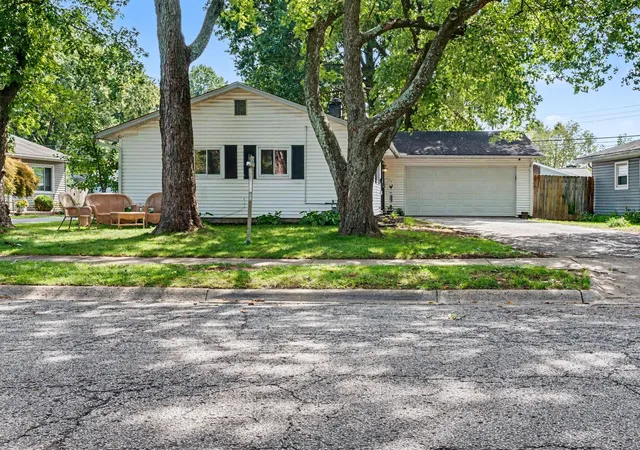 Photo 2 of Single family home for sale at 7337 Wollam Ave, Reynoldsburg, OH 43068 | MLS# 226034251 | Listing updated on 2026-09-28