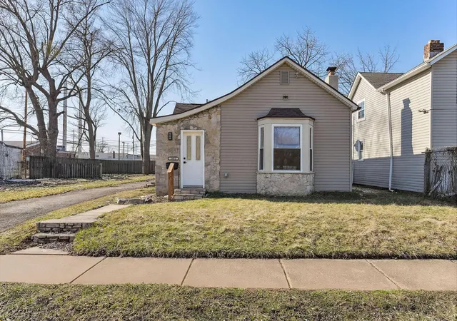 Single family home for sale at 2481 Osceola Ave, Columbus, OH 43211 | MLS# 226034655