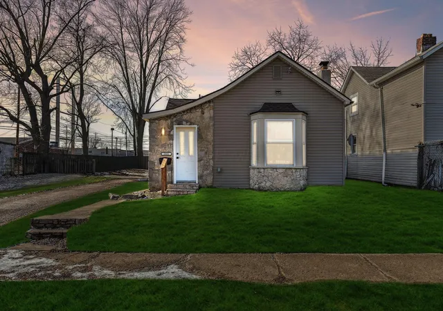 Photo 2 of Single family home for sale at 2481 Osceola Ave, Columbus, OH 43211 | MLS# 226034655 | Listing updated on 2026-10-05
