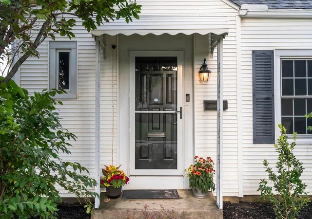 Photo 3 of Single family home for sale at 1826 Kenny Rd, Columbus, OH 43212 | MLS# 226034288 | Listing updated on 2026-09-30