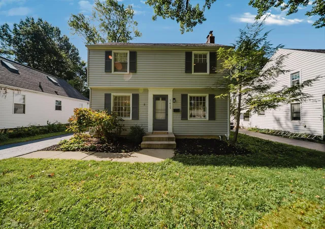 Photo 1 of Single family home for sale at 143 E Weisheimer Rd, Columbus, OH 43214 | MLS# 226034368 | Listing updated on 2026-09-15