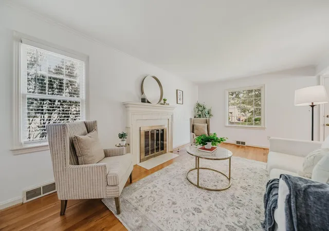 Photo 3 of Single family home for sale at 143 E Weisheimer Rd, Columbus, OH 43214 | MLS# 226034368 | Listing updated on 2026-09-15