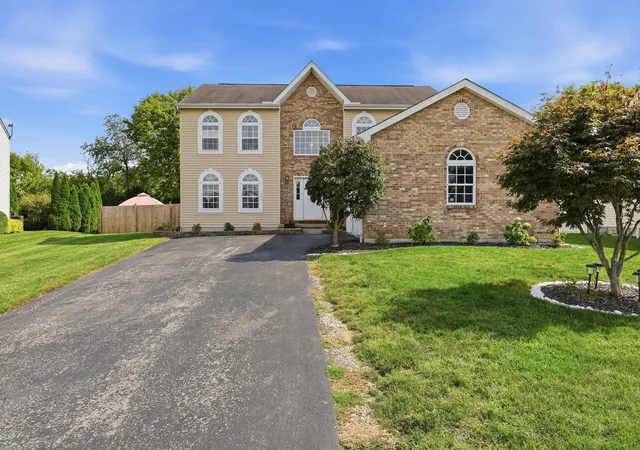 Photo 2 of Single family home for sale at 211 Cavanaugh Dr, Commercial Point, OH 43116 | MLS# 226034338 | Listing updated on 2026-09-14