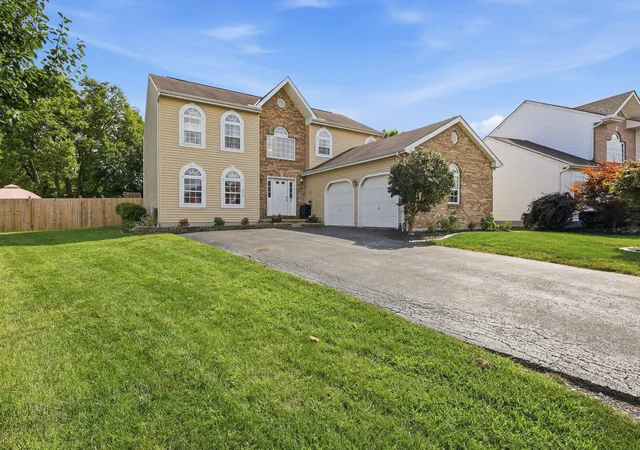 Photo 3 of Single family home for sale at 211 Cavanaugh Dr, Commercial Point, OH 43116 | MLS# 226034338 | Listing updated on 2026-09-14