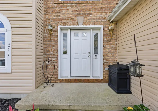Photo 4 of Single family home for sale at 211 Cavanaugh Dr, Commercial Point, OH 43116 | MLS# 226034338 | Listing updated on 2026-09-14