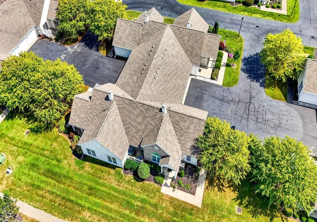 Listing Photo 4 - Condo for sale in building located at 1243 Dunhurst St, Circleville, OH 43113