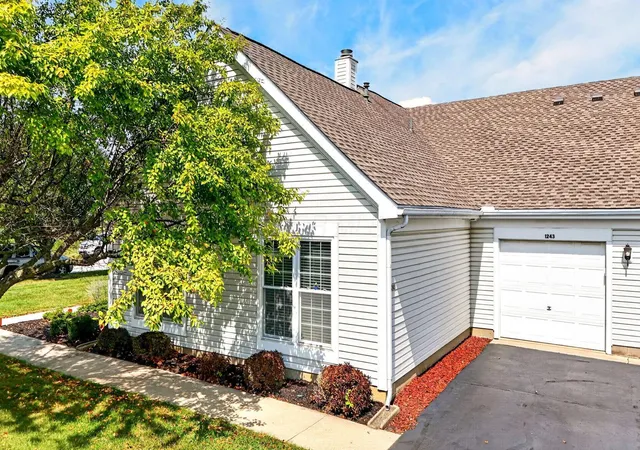 Listing Photo 5 - Condo for sale in building located at 1243 Dunhurst St, Circleville, OH 43113