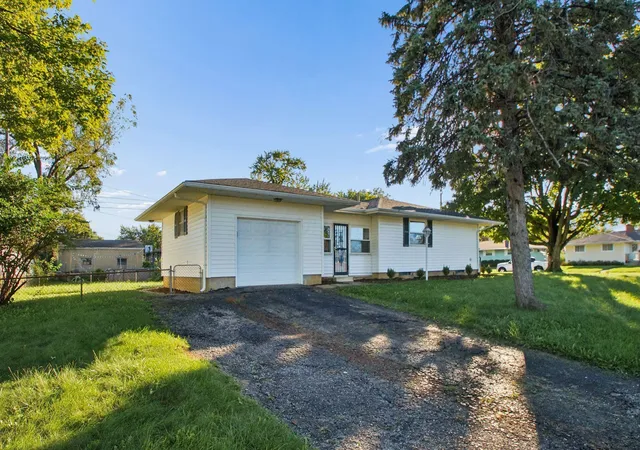 Photo 2 of Single family home for sale at 1028 Bellflower Ave, Columbus, OH 43204 | MLS# 226034304 | Listing updated on 2026-10-07