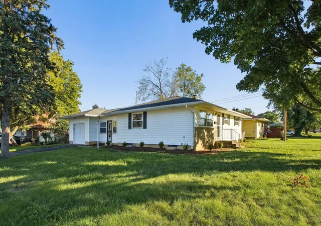 Photo 3 of Single family home for sale at 1028 Bellflower Ave, Columbus, OH 43204 | MLS# 226034304 | Listing updated on 2026-10-07