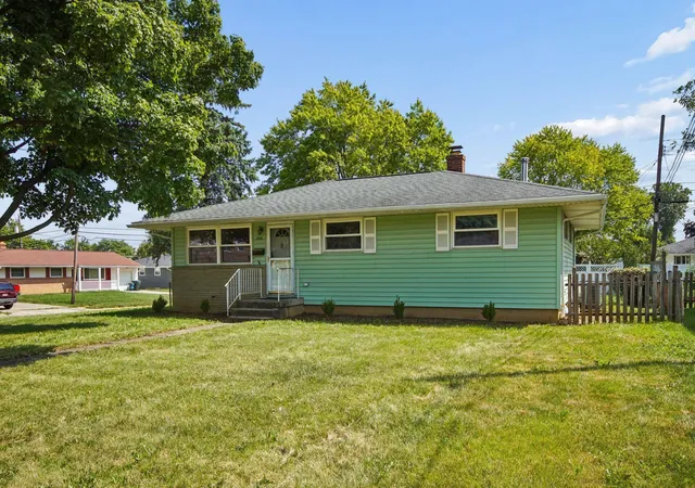 Photo 3 of Single family home for sale at 1028 Bellflower Ave, Columbus, OH 43204 | MLS# 226034304 | Listing updated on 2026-09-11