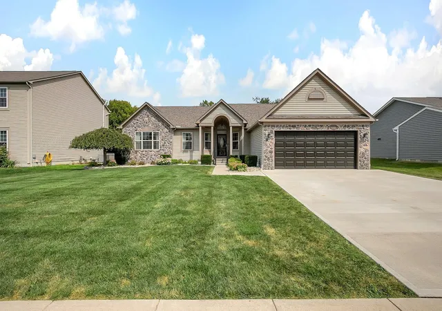 Photo 2 of Single family home for sale at 344 Victor Dr, Circleville, OH 43113 | MLS# 226034301 | Listing updated on 2026-09-13