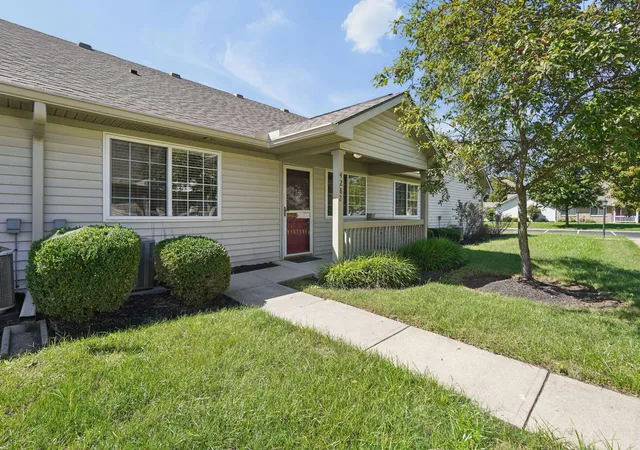 Listing Photo 4 - Condo for sale in building located at 4282 Wincove Dr, Groveport, OH 43125