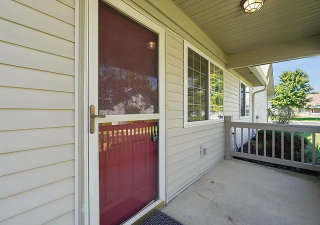 Listing Photo 5 - Condo for sale in building located at 4282 Wincove Dr, Groveport, OH 43125
