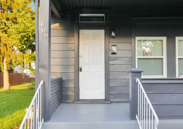 Photo 3 of Single family home for sale at 406 S Warren Ave, Columbus, OH 43204 | MLS# 226034306 | Listing updated on 2026-10-07