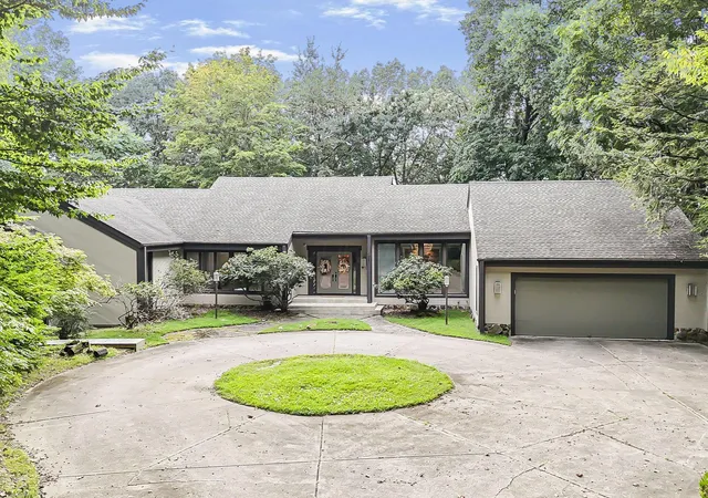 Single family home for sale at 130 Dogwood Ln, Lancaster, OH 43130 | MLS# 226034653