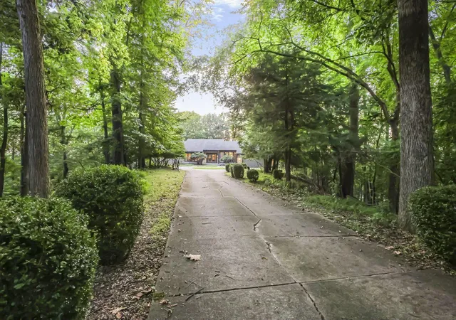 Photo 2 of Single family home for sale at 130 Dogwood Ln, Lancaster, OH 43130 | MLS# 226034653 | Listing updated on 2026-09-12