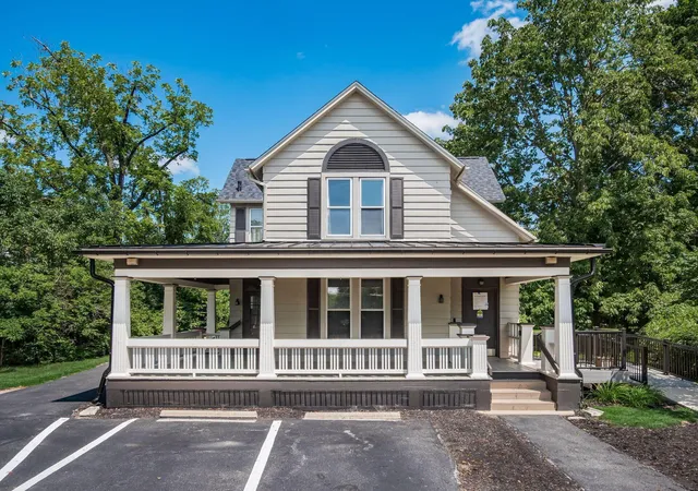 Photo 2 of Single family home for sale at 550 W Central Ave, Delaware, OH 43015 | MLS# 226034313 | Listing updated on 2026-09-10