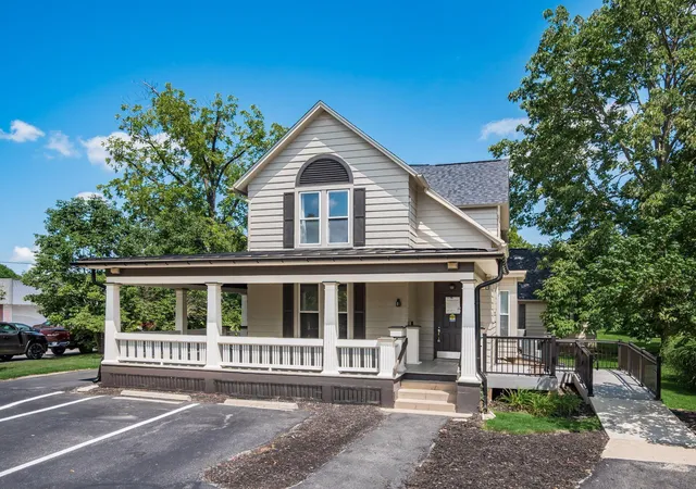 Photo 3 of Single family home for sale at 550 W Central Ave, Delaware, OH 43015 | MLS# 226034313 | Listing updated on 2026-09-10
