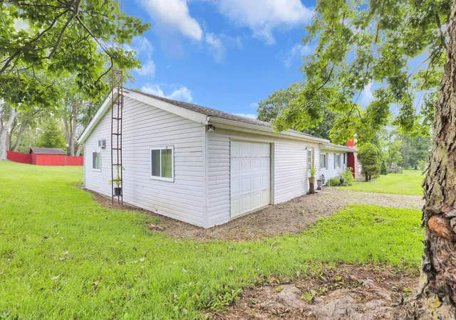 Photo 2 of Single family home for sale at 7318 Licking Springs Rd Ne, Newark, OH 43055 | MLS# 226034336 | Listing updated on 2026-09-10
