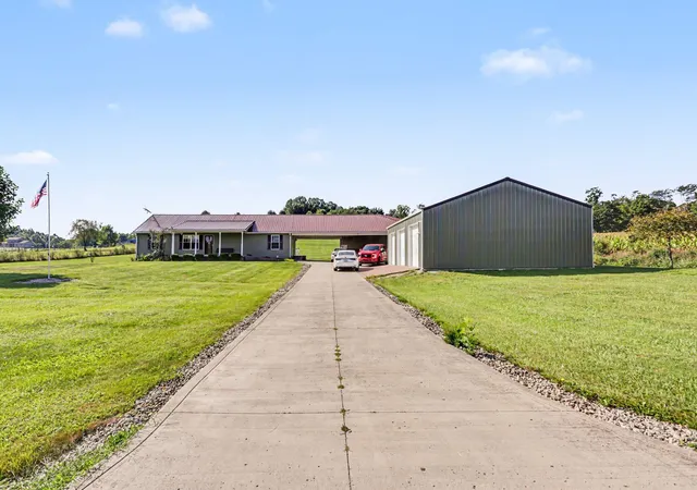 Photo 2 of Single family home for sale at 312 E Hydell Rd, Chillicothe, OH 45601 | MLS# 226034555 | Listing updated on 2026-09-11