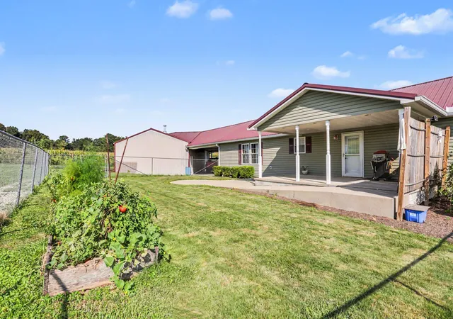 Photo 3 of Single family home for sale at 180 E Hydell Rd, Chillicothe, OH 45601 | MLS# 226034555 | Listing updated on 2026-10-27