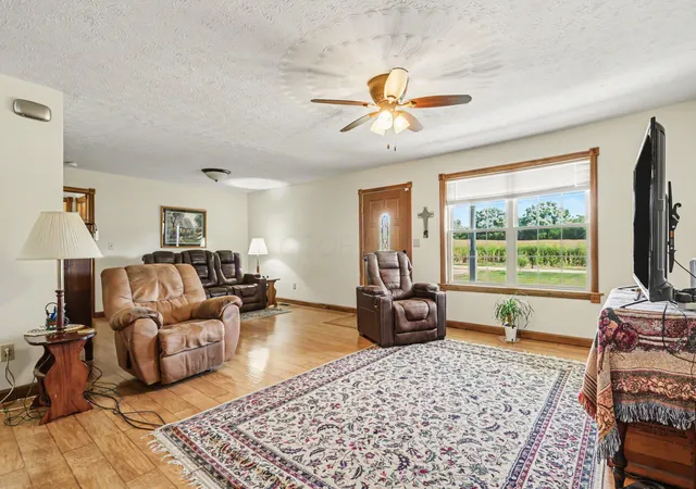 Photo 4 of Single family home for sale at 180 E Hydell Rd, Chillicothe, OH 45601 | MLS# 226034555 | Listing updated on 2026-10-27