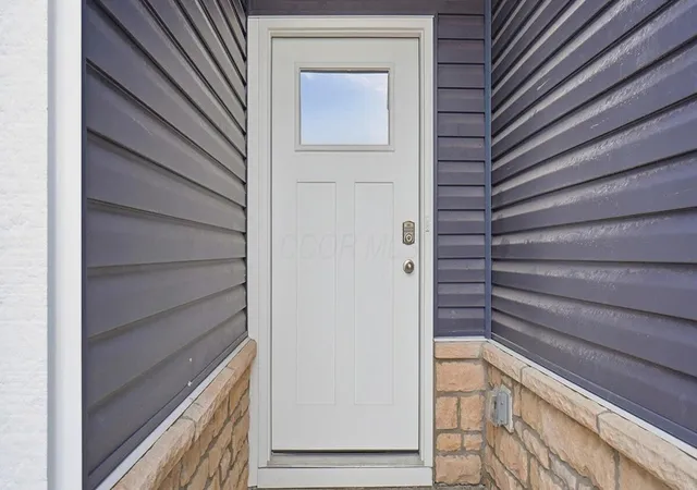 Photo 4 of Single family home for sale at 1382 Marinelli Dr E, Columbus, OH 43228 | MLS# 226034379 | Listing updated on 2026-10-12