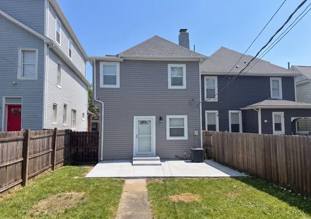 Photo 4 of Single family home for sale at 513 S Champion Ave, Columbus, OH 43205 | MLS# 226034382 | Listing updated on 2026-09-24
