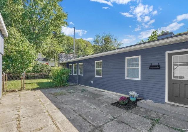 Photo 2 of Single family home for sale at 1502 Griffith St, Lancaster, OH 43130 | MLS# 226034479 | Listing updated on 2026-09-11