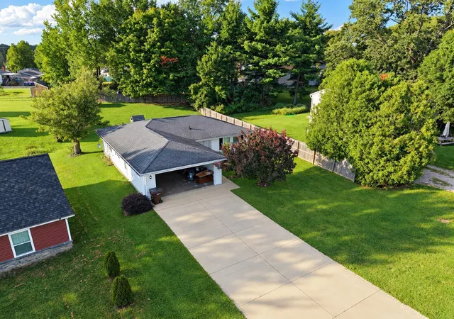 Photo 3 of Single family home for sale at 62 Brushwood Dr, Mansfield, OH 44907 | MLS# 226034396 | Listing updated on 2026-09-13