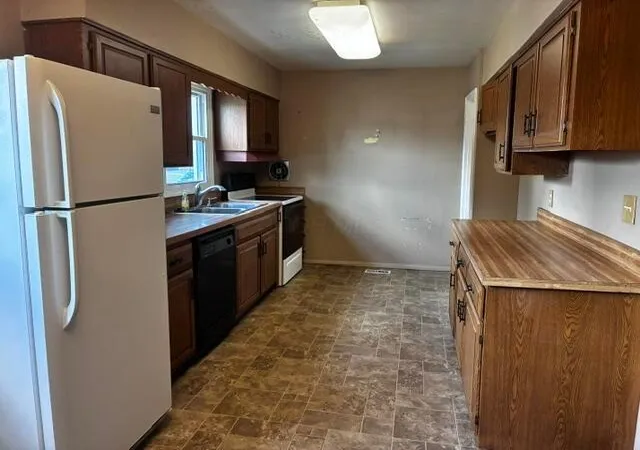 Photo 2 of Single family home for sale at 443 Beaver Ave, Columbus, OH 43213 | MLS# 226034549 | Listing updated on 2026-09-17