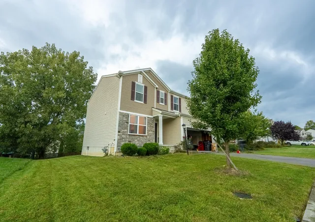 Photo 3 of Single family home for sale at 835 Corylus Dr Sw, Pataskala, OH 43062 | MLS# 226034409 | Listing updated on 2026-10-05