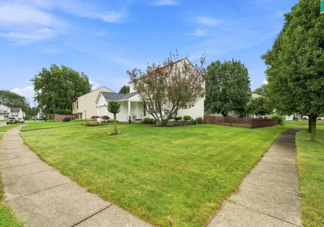 Photo 2 of Single family home for sale at 6933 Brockland Dr, Reynoldsburg, OH 43068 | MLS# 226034443 | Listing updated on 2026-09-21
