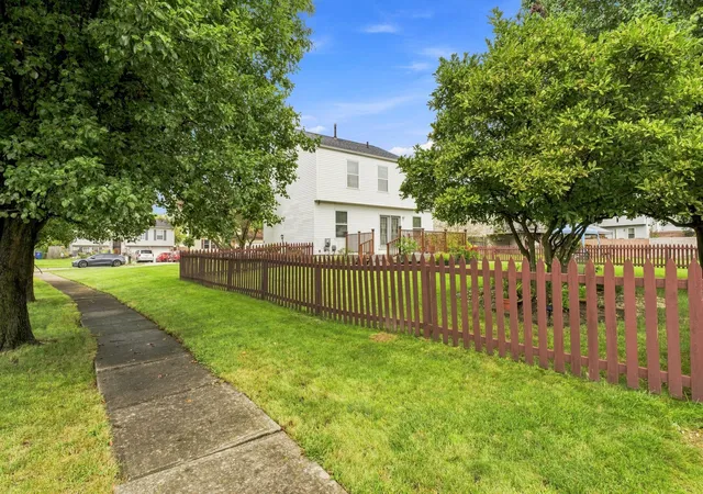 Photo 3 of Single family home for sale at 6933 Brockland Dr, Reynoldsburg, OH 43068 | MLS# 226034443 | Listing updated on 2026-09-21