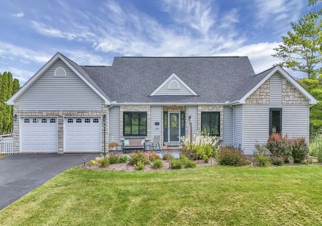 Single family home for sale at 3166 Kropp Rd, Grove City, OH 43123 | MLS# 226034430