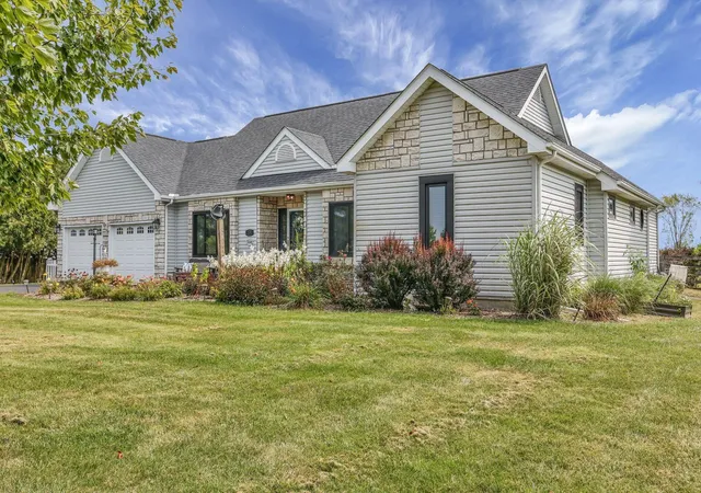 Photo 2 of Single family home for sale at 3166 Kropp Rd, Grove City, OH 43123 | MLS# 226034430 | Listing updated on 2026-09-23