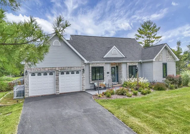 Photo 3 of Single family home for sale at 3166 Kropp Rd, Grove City, OH 43123 | MLS# 226034430 | Listing updated on 2026-09-23