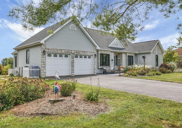Photo 3 of Single family home for sale at 3166 Kropp Rd, Grove City, OH 43123 | MLS# 226034430 | Listing updated on 2026-09-23