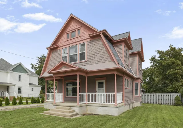 Photo 2 of Single family home for sale at 519 E Main St, Hebron, OH 43025 | MLS# 226034736 | Listing updated on 2026-09-11