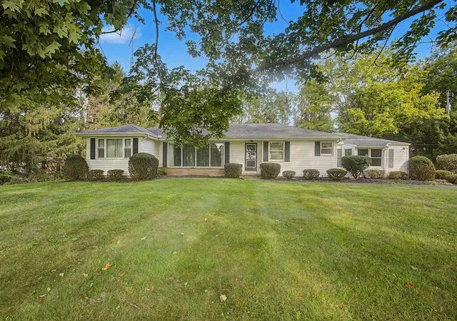Photo 1 of Single family home for sale at 1590 Newark Rd, Mount Vernon, OH 43050 | MLS# 226034435 | Listing updated on 2026-09-15