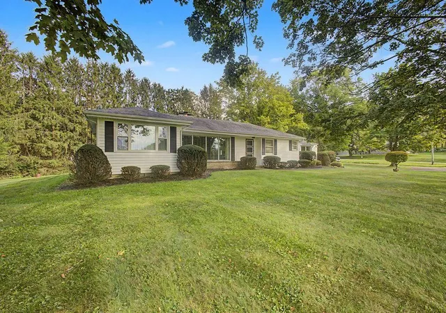 Photo 2 of Single family home for sale at 1590 Newark Rd, Mount Vernon, OH 43050 | MLS# 226034435 | Listing updated on 2026-09-15