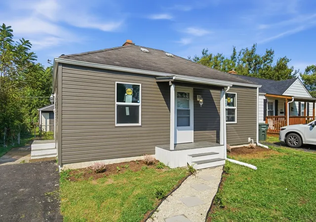 Photo 3 of Single family home for sale at 2297 Howey Rd, Columbus, OH 43211 | MLS# 226034459 | Listing updated on 2026-10-22