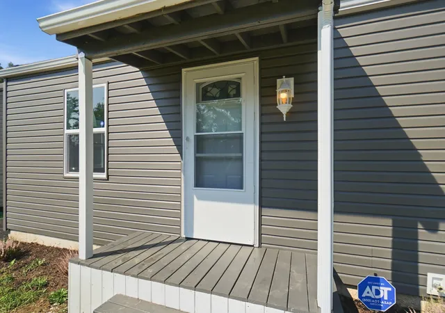 Photo 4 of Single family home for sale at 2297 Howey Rd, Columbus, OH 43211 | MLS# 226034459 | Listing updated on 2026-10-22