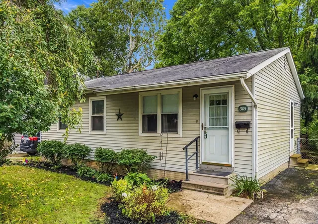 Photo 1 of Single family home for sale at 305 Lake St, Delaware, OH 43015 | MLS# 226035671 | Listing updated on 2026-09-23