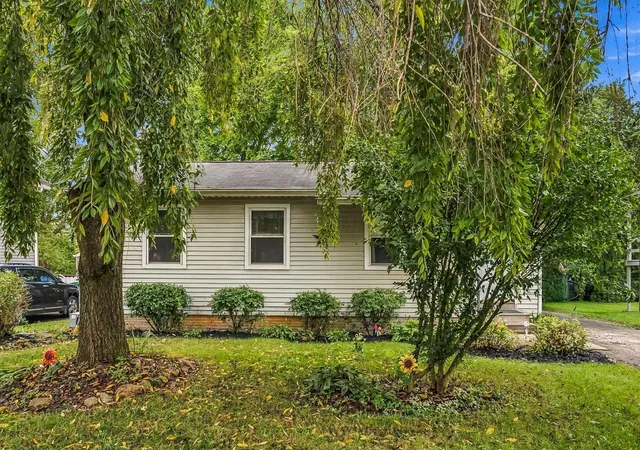 Photo 2 of Single family home for sale at 305 Lake St, Delaware, OH 43015 | MLS# 226035671 | Listing updated on 2026-09-23