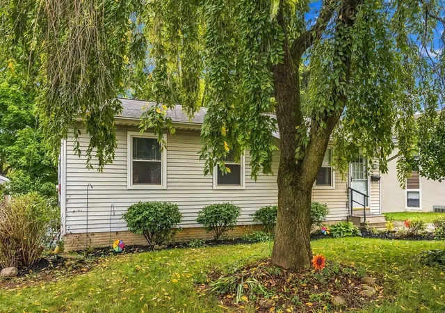 Photo 3 of Single family home for sale at 305 Lake St, Delaware, OH 43015 | MLS# 226035671 | Listing updated on 2026-09-23