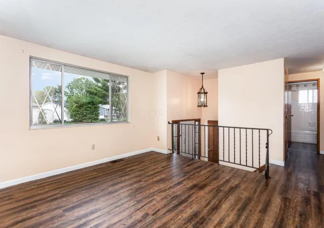 Photo 3 of Single family home for sale at 1687 Brookfield Sq S, Columbus, OH 43229 | MLS# 226034466 | Listing updated on 2026-09-10