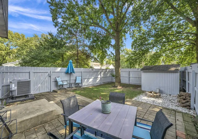 Listing Photo 2 - Condo for sale in building located at 2941 Talbrock Cir, Dublin, OH 43017 - Unit #
