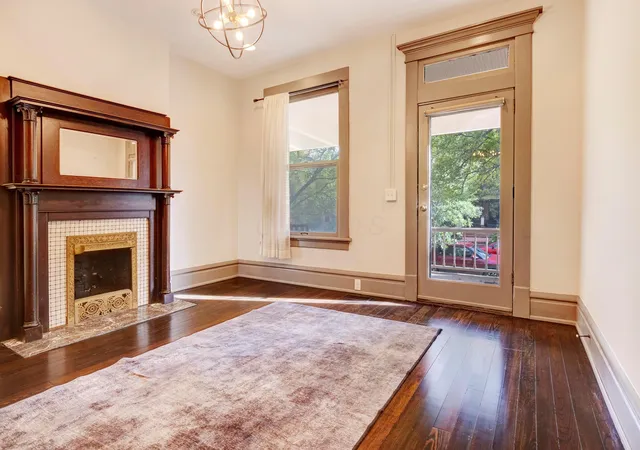 Listing Photo 5 - Condo for sale in building located at 356 W Hubbard Ave, Columbus, OH 43215