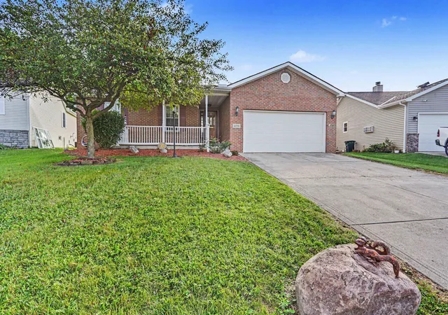 Photo 3 of Single family home for sale at 496 Danbury Dr, Lancaster, OH 43130 | MLS# 226034472 | Listing updated on 2026-10-01